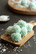 Onde Onde Mochi  Rice Ball With Coconut Flakes 270g