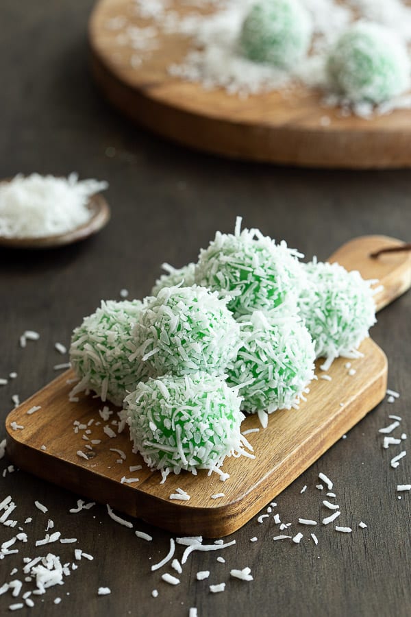 Onde Onde Mochi  Rice Ball With Coconut Flakes 270g
